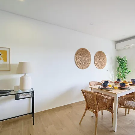 Apartment Fresh & Sunny, 5 Min Walk To Beach, By Timecooler