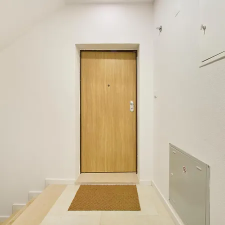 Fresh & Sunny, 5 Min Walk To Beach, By Timecooler Apartment *