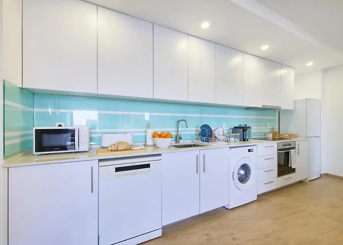 Fresh & Sunny, 5 Min Walk To Beach, By Timecooler Setubal