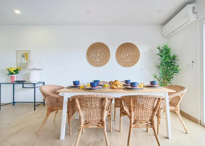 Fresh & Sunny, 5 Min Walk To Beach, By Timecooler Apartment *