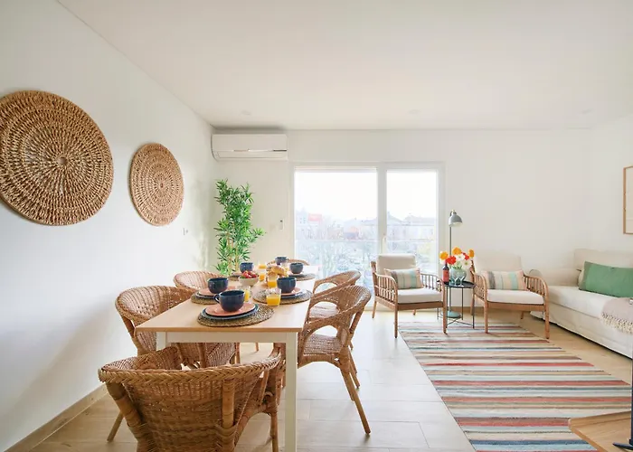 Fresh & Sunny, 5 Min Walk To Beach, By Timecooler Apartment Setubal