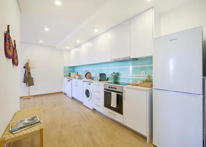 Fresh & Sunny, 5 Min Walk To Beach, By Timecooler *