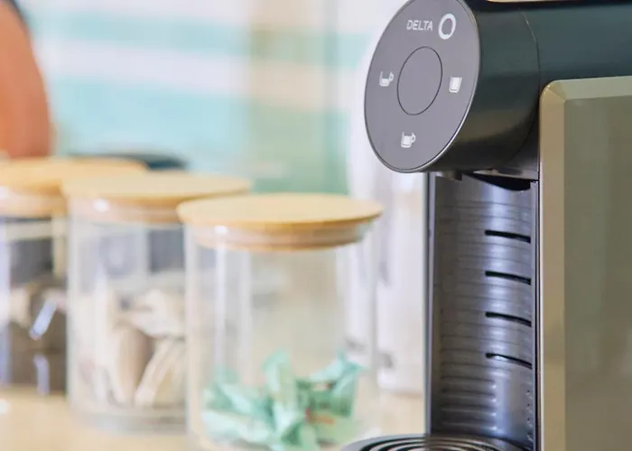 Fresh & Sunny, 5 Min Walk To Beach, By Timecooler Apartment *