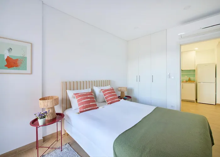 Fresh & Sunny, 5 Min Walk To Beach, By Timecooler Apartment *