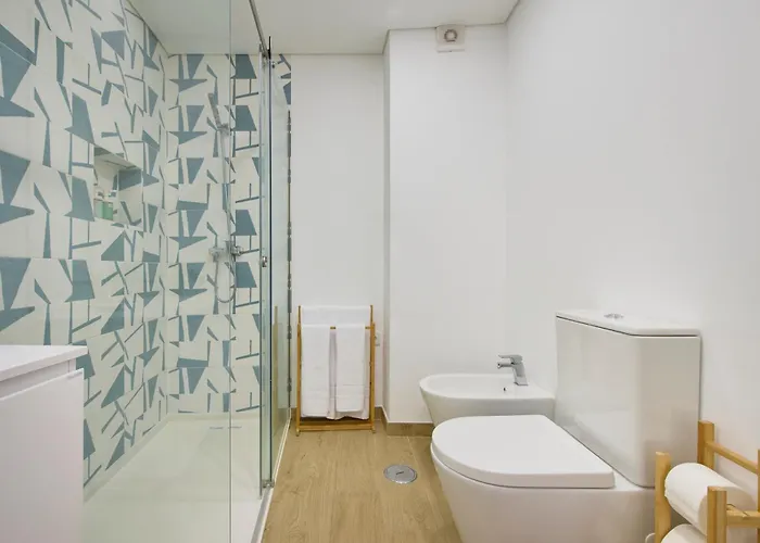 Apartment Fresh & Sunny, 5 Min Walk To Beach, By Timecooler