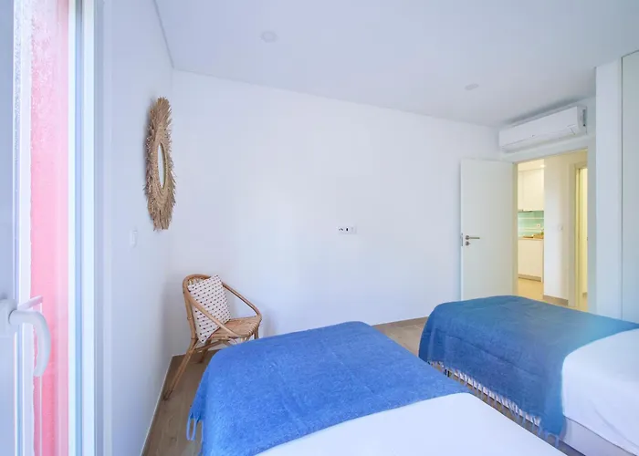 Apartment Fresh & Sunny, 5 Min Walk To Beach, By Timecooler *