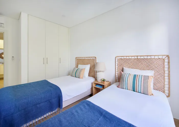 Fresh & Sunny, 5 Min Walk To Beach, By Timecooler Apartment *