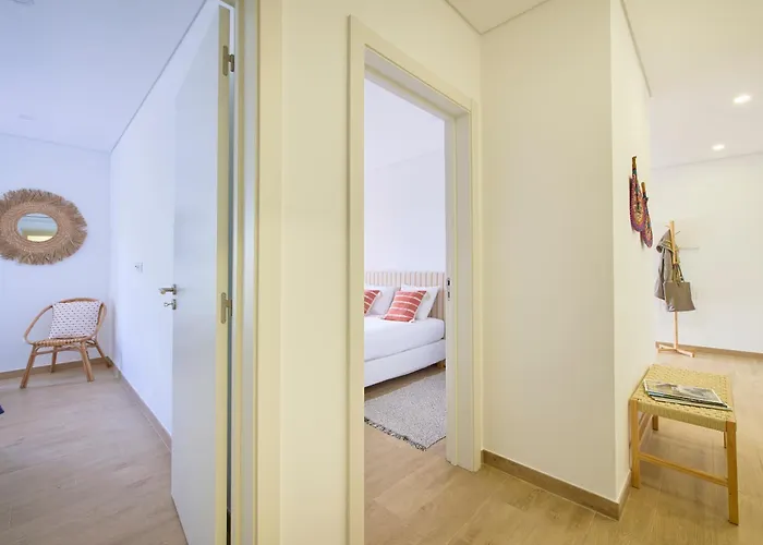 Fresh & Sunny, 5 Min Walk To Beach, By Timecooler * Setubal