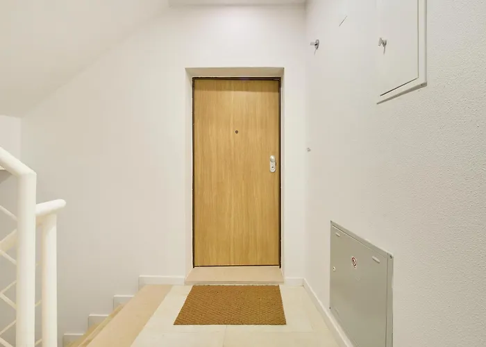 Fresh & Sunny, 5 Min Walk To Beach, By Timecooler Apartment *