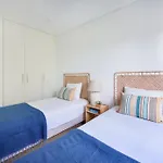 Fresh & Sunny, 5 Min Walk To Beach, By Timecooler Apartment *